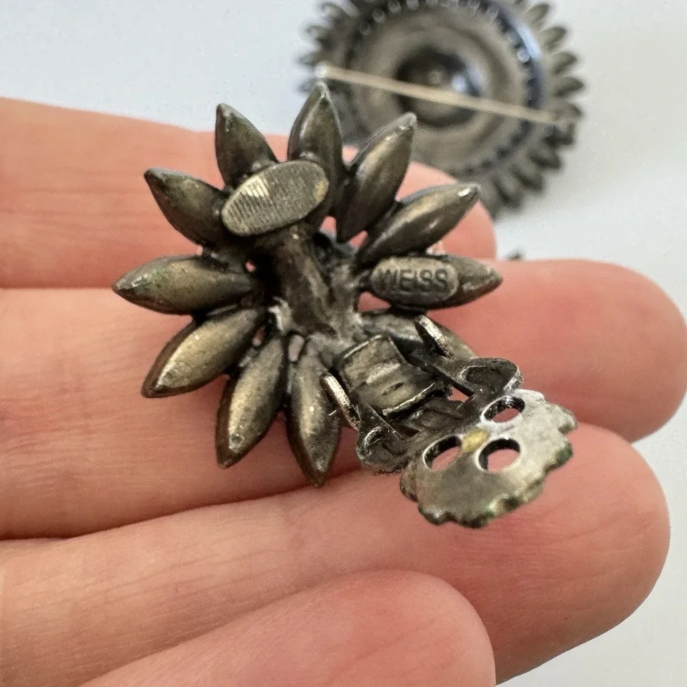 Vintage Weiss Brooch‎ Earrings Set Gray Dark Rhinestones Domed Floral Starburst